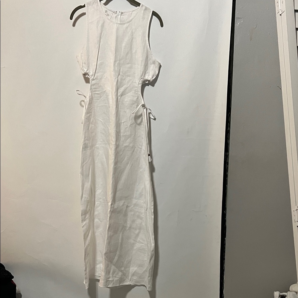 Chic White Sleeveless cutout  Midi Dress size 6 linen